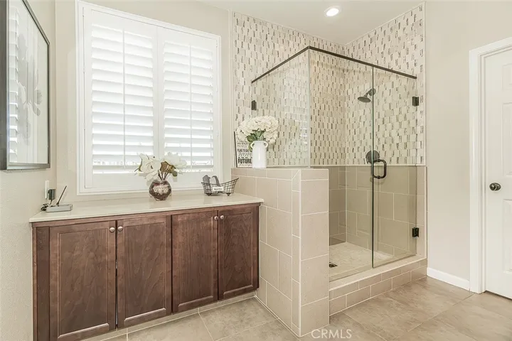 7049 N Cedar Hill, Fresno, California 93722