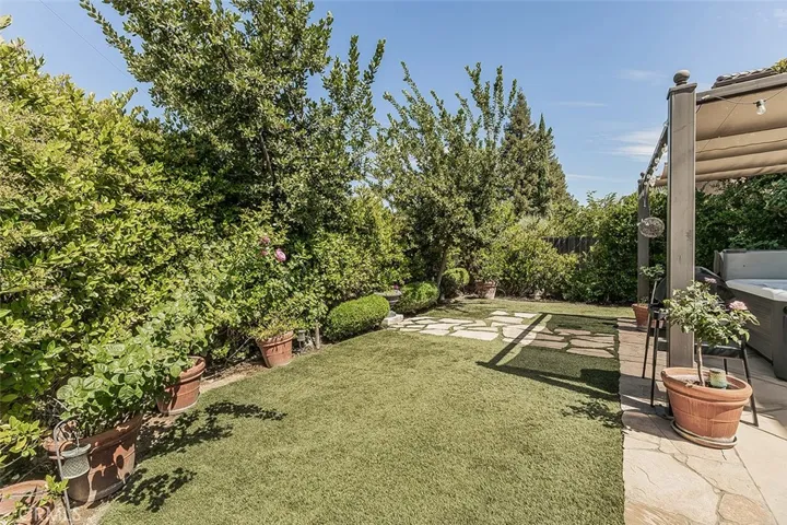 7049 N Cedar Hill, Fresno, California 93722