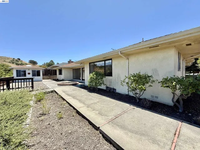 2164 Lakeview Dr, San Leandro, California 94577