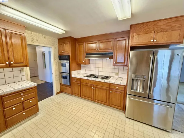 2164 Lakeview Dr, San Leandro, California 94577