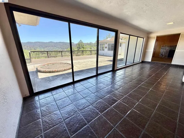 2164 Lakeview Dr, San Leandro, California 94577