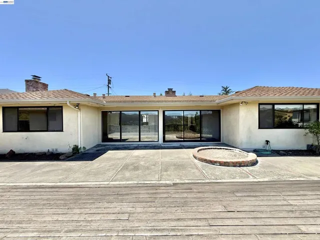 2164 Lakeview Dr, San Leandro, California 94577