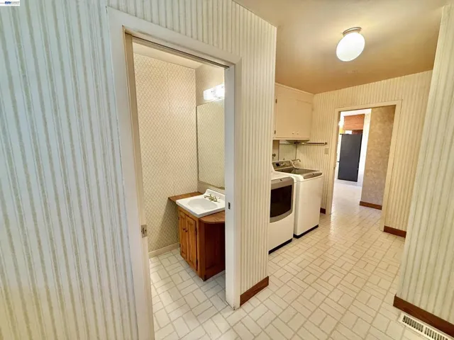 2164 Lakeview Dr, San Leandro, California 94577