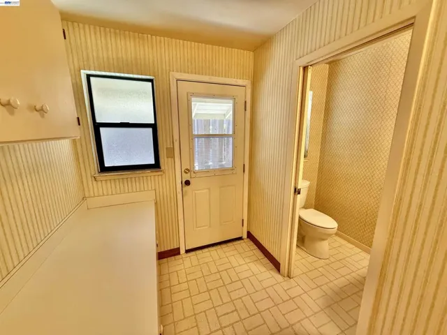 2164 Lakeview Dr, San Leandro, California 94577