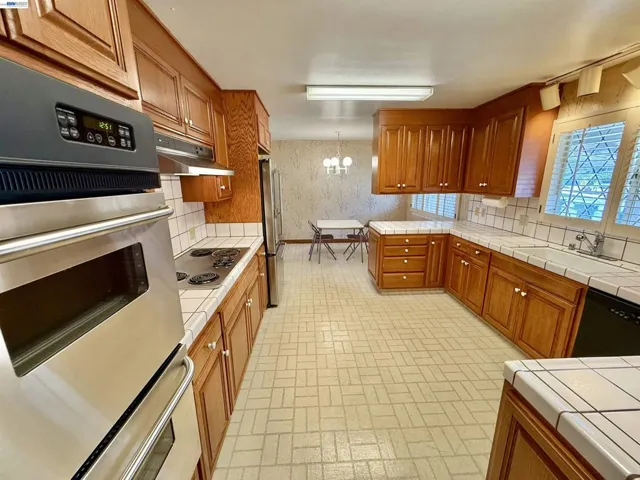 2164 Lakeview Dr, San Leandro, California 94577