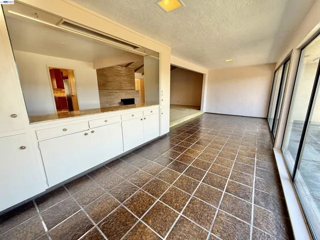 2164 Lakeview Dr, San Leandro, California 94577