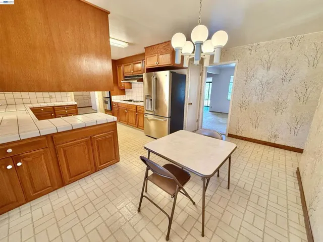 2164 Lakeview Dr, San Leandro, California 94577