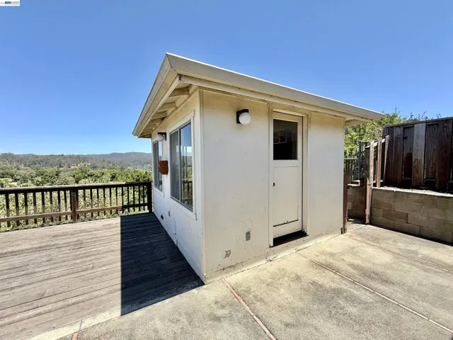 2164 Lakeview Dr, San Leandro, California 94577