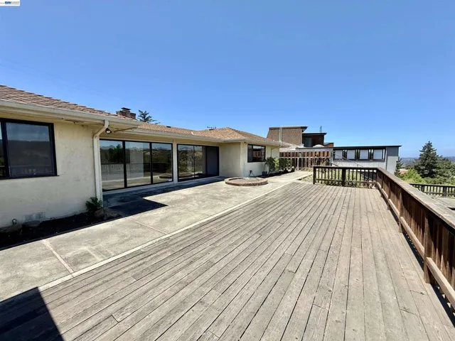 2164 Lakeview Dr, San Leandro, California 94577