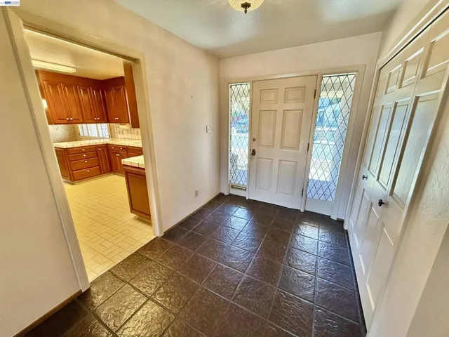 2164 Lakeview Dr, San Leandro, California 94577