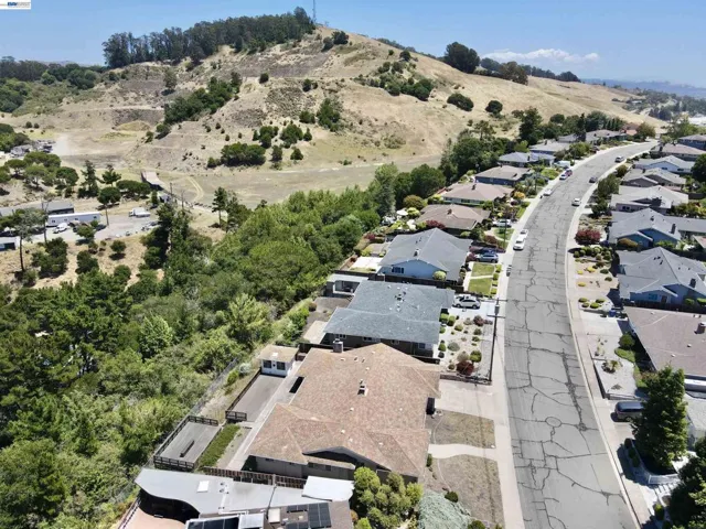 2164 Lakeview Dr, San Leandro, California 94577