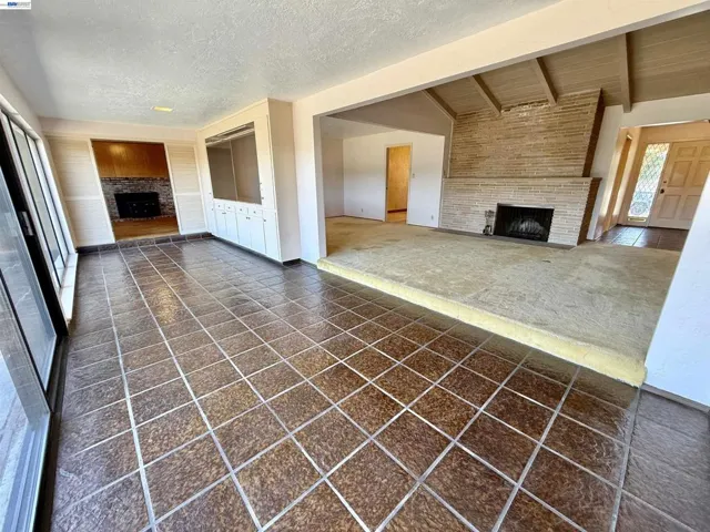 2164 Lakeview Dr, San Leandro, California 94577