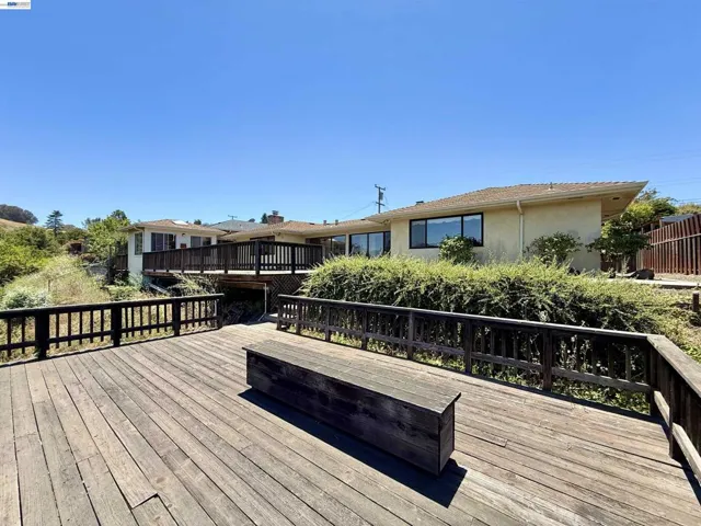 2164 Lakeview Dr, San Leandro, California 94577