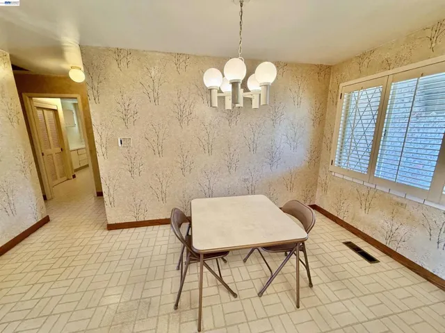 2164 Lakeview Dr, San Leandro, California 94577