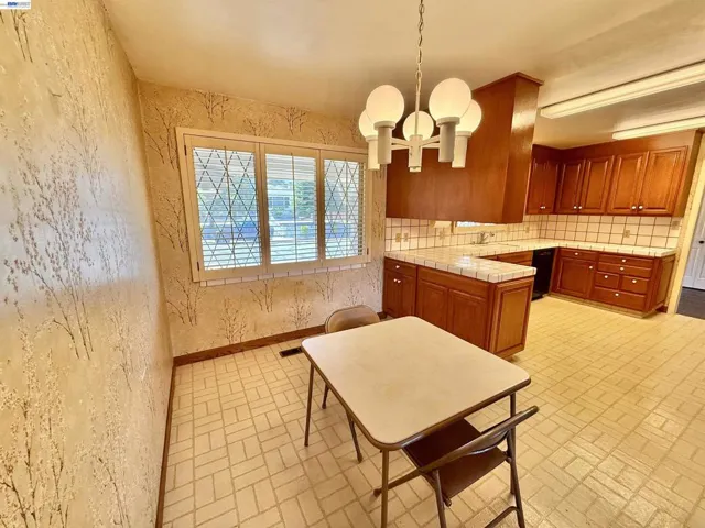 2164 Lakeview Dr, San Leandro, California 94577