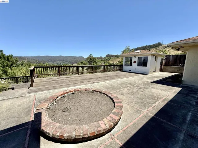 2164 Lakeview Dr, San Leandro, California 94577