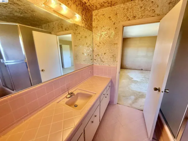 2164 Lakeview Dr, San Leandro, California 94577