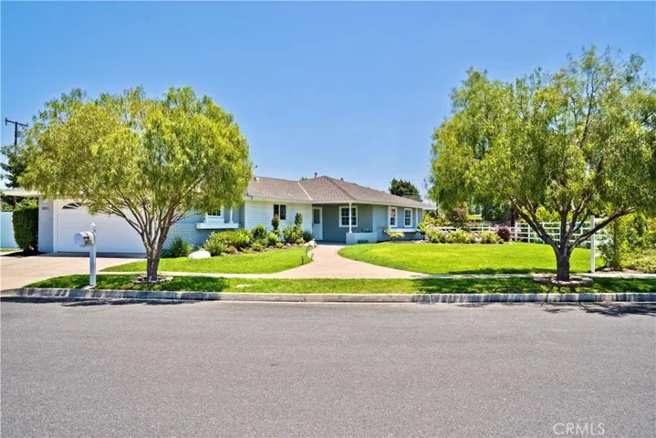 Welcome To 18211 Fairhaven!