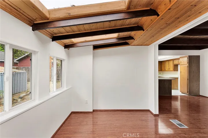 1725 Linnet, Wrightwood, California 92397