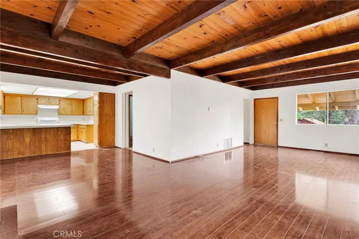 1725 Linnet, Wrightwood, California 92397