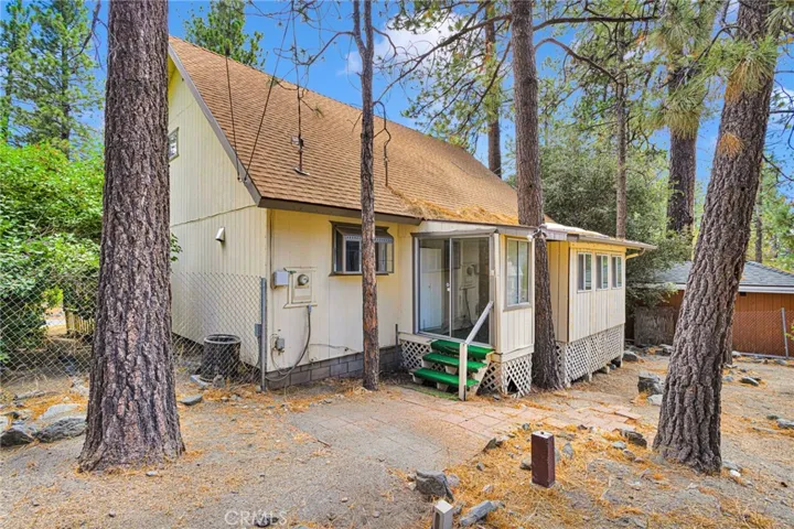 1725 Linnet, Wrightwood, California 92397