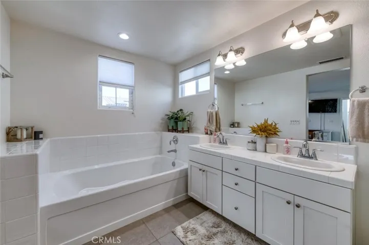 836 Winchell W, Madera, California 93636