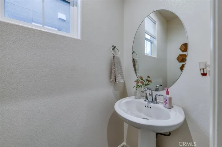 836 Winchell W, Madera, California 93636