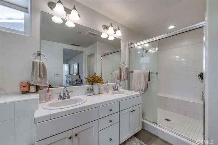 836 Winchell W, Madera, California 93636