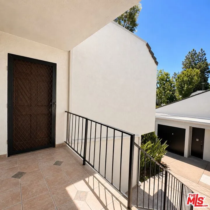 18645 Hatteras Street 263, Tarzana, California 91356 — photo 4