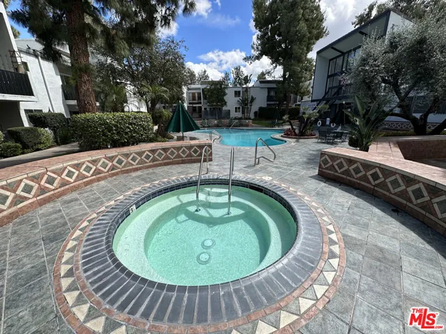 18645 Hatteras Street 263, Tarzana, California 91356