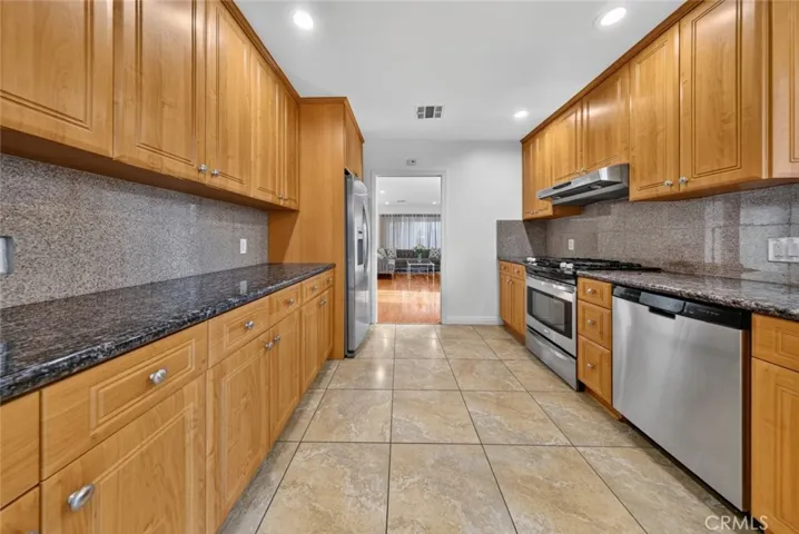11407 Delano, North Hollywood, California 91606