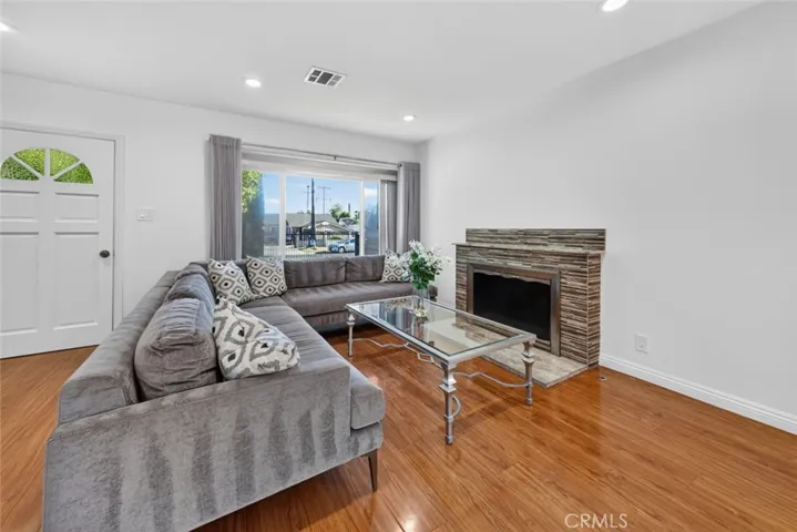 11407 Delano, North Hollywood, California 91606