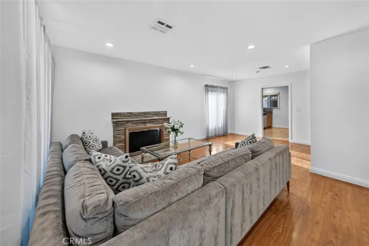 11407 Delano, North Hollywood, California 91606