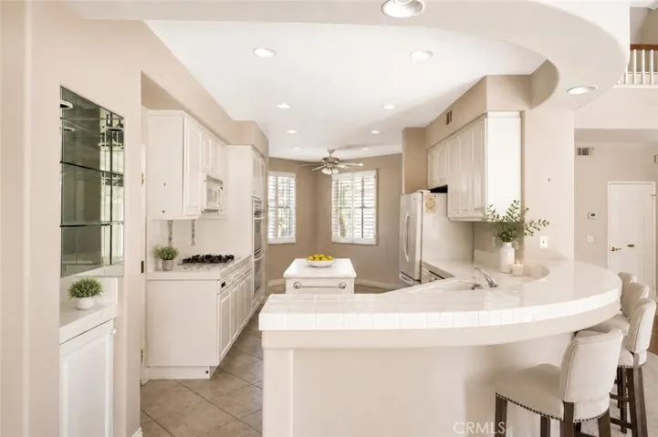 Light and bright kitchen