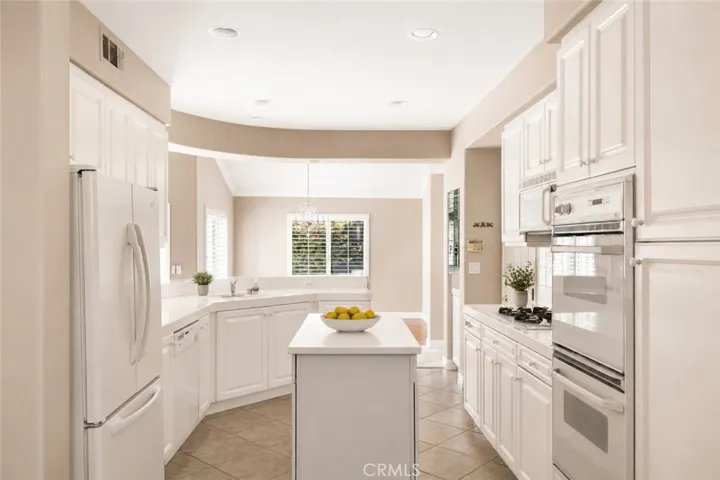 Light and bright kitchen