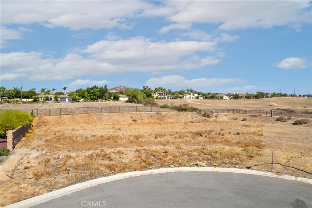 7948 Featherstone Ct, Riverside, California 92506 — photo 4