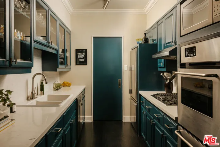 8787 Shoreham Drive 101, West Hollywood, California 90069