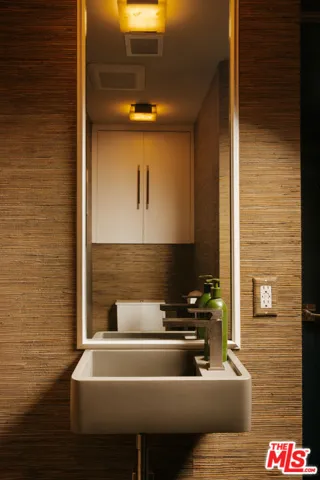 8787 Shoreham Drive 101, West Hollywood, California 90069