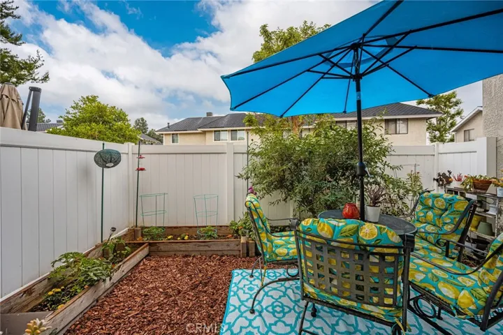 Private patio with garden area!