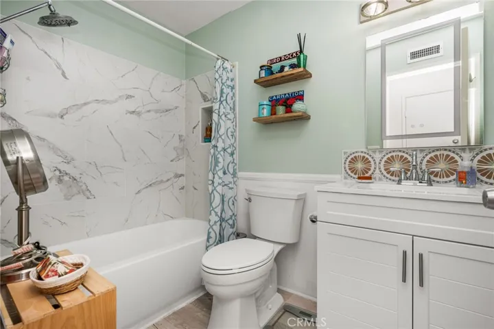 Remodeled upstairs Full Bath!
