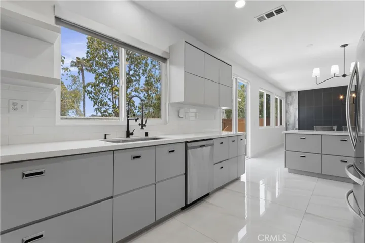 4864 Royal Island, San Diego, California 92154