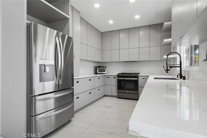 4864 Royal Island, San Diego, California 92154