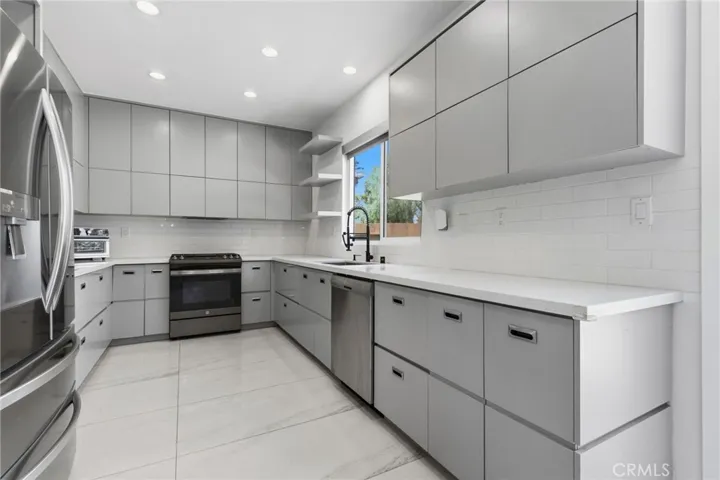 4864 Royal Island, San Diego, California 92154