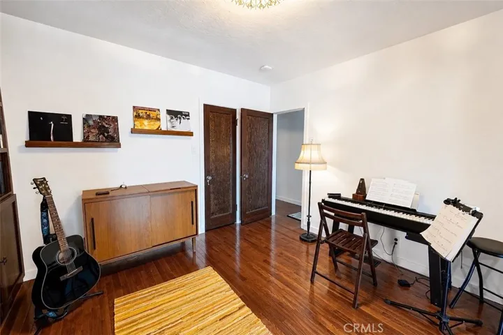 Third bedroom/library