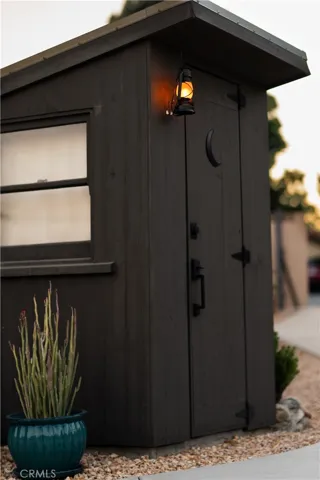 Outdoor powder room