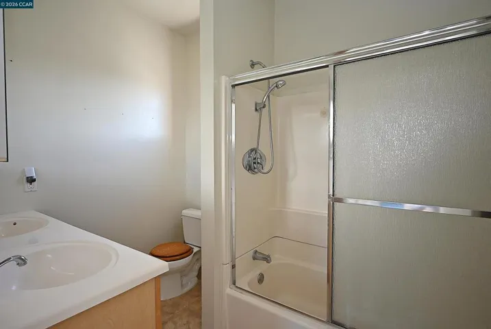 979 Grace Ave, Oakland, California 94608