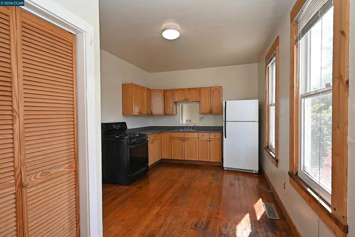 979 Grace Ave, Oakland, California 94608