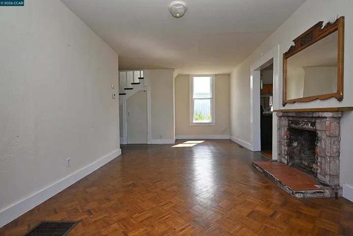 979 Grace Ave, Oakland, California 94608