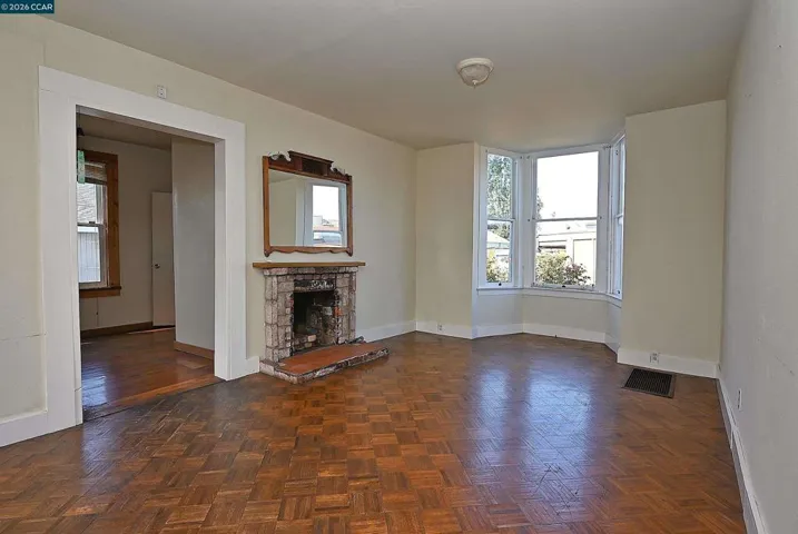979 Grace Ave, Oakland, California 94608