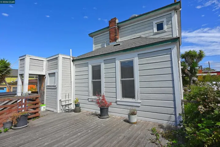 979 Grace Ave, Oakland, California 94608
